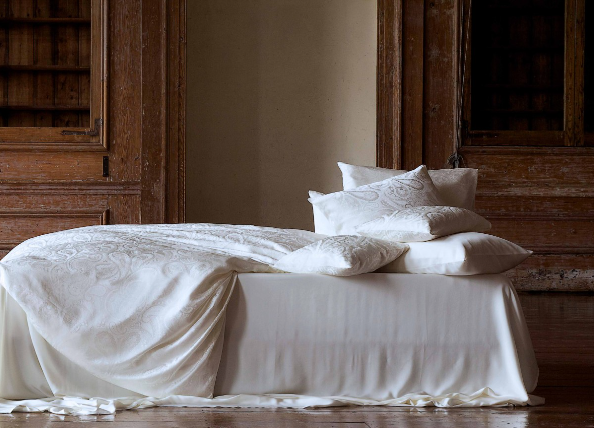 christian-fischbacher-bedlinen-goose mood image 3