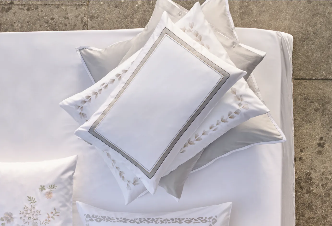christian-fischbacher-bedlinen-goose mood image 4